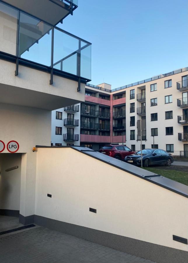 Airport Green Apartment Kl21 - Air Condition & Free Parking Варшава Екстериор снимка
